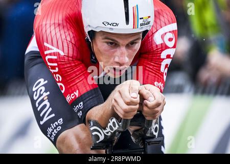 Herzele, Belgien. 22. Juni 2023. Das belgische Alec Segaert wurde in Aktion während des individuellen Proberennens der Herrenelite beim Radrenrennen der belgischen Meisterschaft, 41, 6 km, am Donnerstag, den 22. Juni 2023 in Herzele gezeigt. BELGA PHOTO DIRK WAEM Credit: Belga News Agency/Alamy Live News Stockfoto