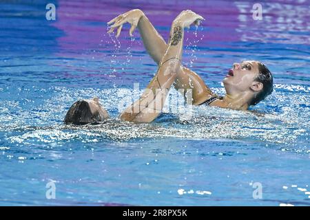 Krakau, Polen. 22. Juni 2023. Die künstlerische Schwimmerin Renaud Barral und die künstlerische Schwimmerin Lisa Ingenito, die am zweiten Tag der Europaspiele am Donnerstag, den 22. Juni 2023, in Krakau, Polen, in Aktion auf der technischen Veranstaltung des künstlerischen Schwimmens im gemischten Duett gezeigt wurden. Die Europaspiele 3., informell bekannt als Krakau-Malopolska 2023, sind eine geplante internationale Sportveranstaltung, die vom 21. Juni bis 02. Juli 2023 in Krakau und Malopolska, Polen, stattfindet. BELGA FOTO LAURIE DIEFFEMBACQ Kredit: Belga News Agency/Alamy Live News Stockfoto