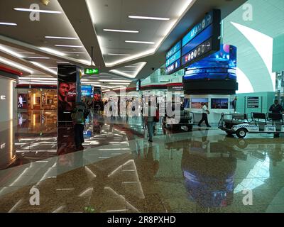 Dubai International Airport, Dubai, Shopping in dubai Flughafen, Flughafen, Flughafen dubai, Shopping dubai, Airline, Flughafen, geschäftiger Flughafen dubai, Golf, dubai Transit Stockfoto