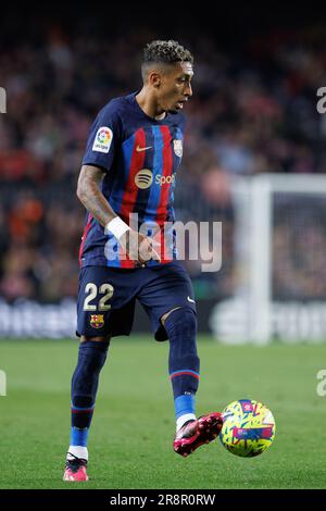 BARCELONA – APR 10: Raphinha in Aktion beim LaLiga-Spiel zwischen dem FC Barcelona und dem FC Girona im Spotify Camp Nou Stadium am 10. April 2023 in Stockfoto