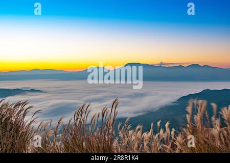 Mt. Aso bei Dawn Stockfoto