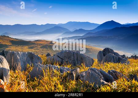 Akiyoshidai und Yamanami am Morgen Stockfoto