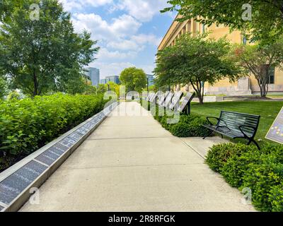 Denkmal im Battelle Riverfront Park in Columbus - COLUMBUS, USA - 08. JUNI 2023 Stockfoto