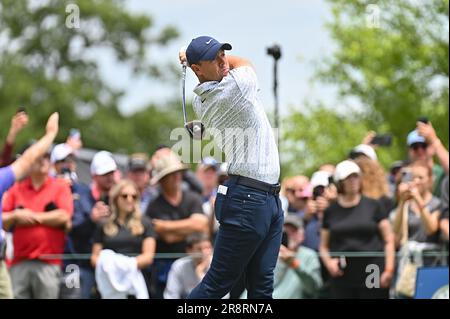 Cromwell, Connecticut. 22. Juni 2023: Rory McIlroy schlägt während der Eröffnungsrunde der Travelers Golf Championship in den TPC River Highlands in Cromwell, Connecticut, auf dem 1. Loch ab. Gregory Vasil/CSM Stockfoto