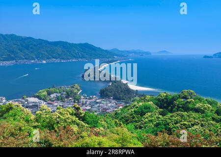 Amanohashidat in frischem Grün Stockfoto