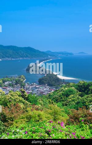 Amanohashidat in frischem Grün Stockfoto