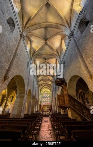 Innere der Kirche Saint-Just in Arbois, Departement Jura, Franche-Comte, Frankreich Stockfoto