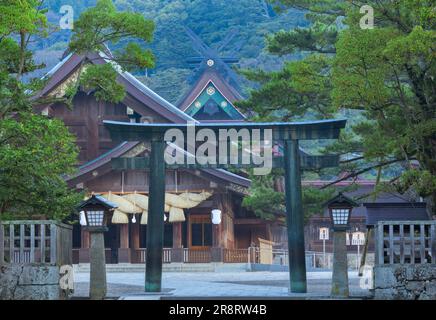 Hauptschrein und Gotteshaus und Kupfertorii von Izumo Taisha Stockfoto