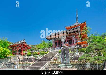 Kiyomizudera in zartem Grün? Stockfoto