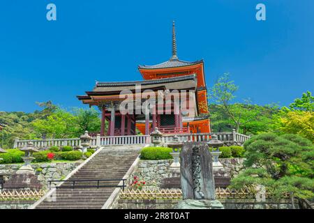 Kiyomizudera in zartem Grün? Stockfoto