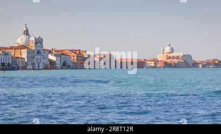 Insel Giudecca mit Kirchen Le Zitelle und Il Redentore, Lagune von Venedig, Italien, Europa. Stockfoto