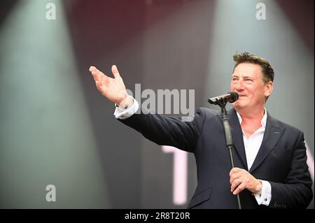 Der englische Popsänger Tony Hadley tritt beim Lets Rock Leeds 80s Festival in Leeds auf. Stockfoto