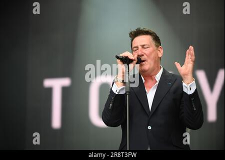 Leeds, Großbritannien. 17. Juni 2023. Der englische Popsänger Tony Hadley tritt beim Lets Rock Leeds 80s Festival in Leeds auf. (Foto: Robin Burns/SOPA Images/Sipa USA) Guthaben: SIPA USA/Alamy Live News Stockfoto