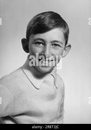 Der Anwärter auf den leeren Thron der Türkei: Prinz Omar Namouk. Der 12-jährige Omar Namouk ist ein direkter Nachkomme des letzten Sultans der Türkei und wäre heute Kronprinz, wenn die Türkei noch eine Monarchie wäre. Er stand unter der Obhut von Mrs. Le. Poer Trench of Farnaby, Sevenoaks, seit er vier Jahre alt ist; er besucht jetzt die Drachenschule in Oxford und wird im September 1954 die öffentliche Schule stowe besuchen. 7. Mai 1954. (Foto von Camera Press) Stockfoto