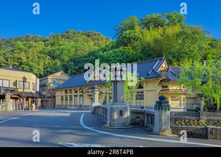 Kinosaki Onsen in frischem Grün Stockfoto