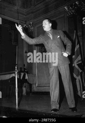 Sir Oswald Mosley in Kensington... Sir Oswald Mosley, hier spricht Sir Oswald Mosley Das Rathaus... 17. April 1950. (Foto: Daily Mail Contract Picture). Stockfoto