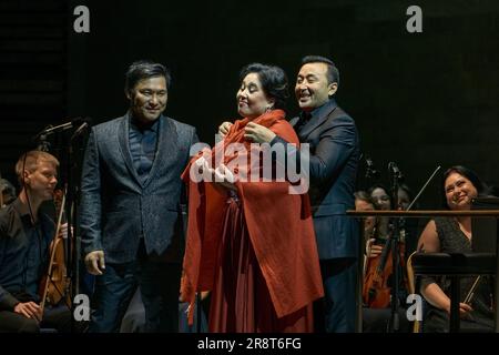 Voronesch, Russland. 18. Juni 2023. Enkhbat Tuvshinzhargal, Saltanat Akhmetova, Ramiz Usmanov treten beim Platonow Festival im Grünen Theater mit dem Symphonieorchester Voronesch auf. Während des Platonov Arts Festival, zur Begleitung des Akademischen Symphonieorchesters Voronesch, traten Ramiz Usmanow, Enkhbat Tuvshinzhargal und Saltanat Akhmetova Teile des klassischen Programms auf. (Foto: Mihail Siergiejevicz/SOPA Images/Sipa USA) Guthaben: SIPA USA/Alamy Live News Stockfoto