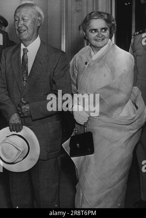 Präsident Syngman Rhee und Frau Rhee -- Ein neues Foto des Präsidenten der Republik Südkorea und seiner österreichischen Frau. 18. August 1954. (Foto von Camera Press). Stockfoto