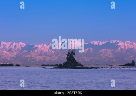 Abendlicher Blick auf die Küste von Amahari Stockfoto