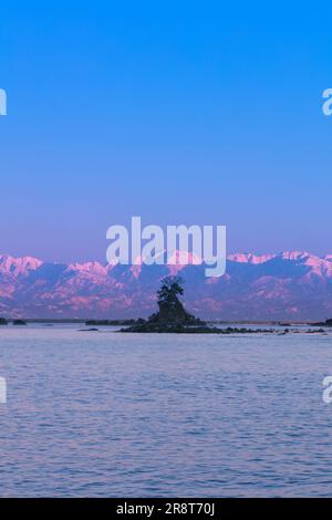 Abendlicher Blick auf die Küste von Amahari Stockfoto