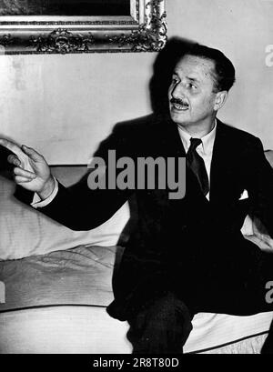 Mosley Spricht. Oratorium ist wie Leichtathletik, weißt du, mit seinen angespannten Positionen. Und das ist natürlich das ganze politische Geschäft. 19. März 1948. (Foto von der Bildpresse). Stockfoto