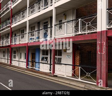 Die Oswald Stoll Foundation Buildings; eine grosse Wohltätigkeitsorganisation für behinderte ehemalige Dienstveteranen in Fulham Broadway, London Stockfoto