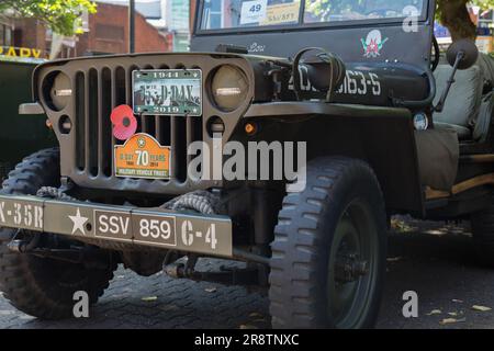 Nahaufnahme eines Willys Jeep, eines amerikanischen Militärfahrzeugs, das von Willys Overland für die US-Armee im Zweiten Weltkrieg hergestellt wurde Klassischer Vintage-Look Stockfoto