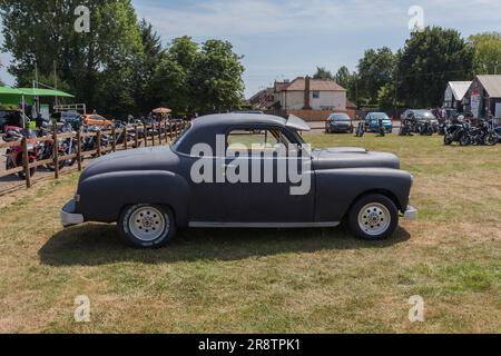 Ein elegantes, klassisches Plymouth Business Coupé aus den 50er Jahren ...