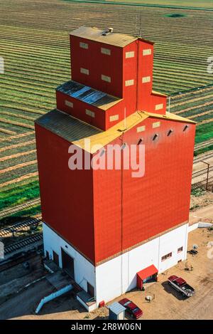 Luftaufnahme der Getreideaufzüge Swan River Valley, Manitoba, Kanada Stockfoto