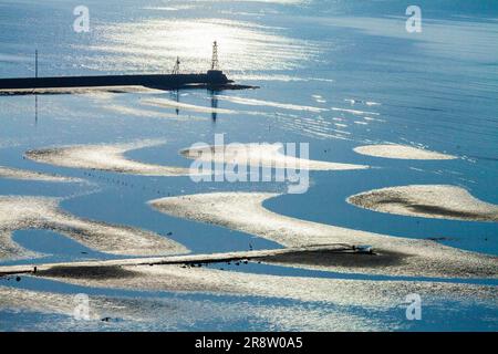 Sandmuster von Mikoshiorai Beach und Meer Stockfoto