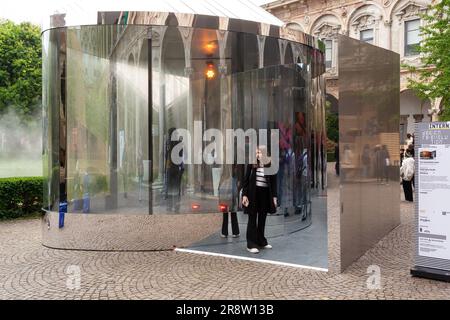 Mailand, Italien - 21. April 2023: Installation mit dem Titel The Synesthetic Swirl designed by Odile Decq. Fuorisalone, Milan Design Week 2023 Stockfoto