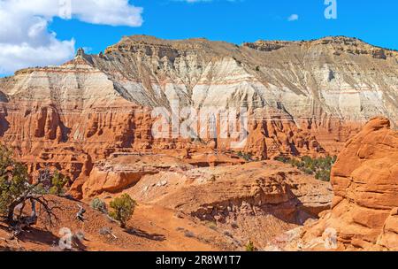 Dramatische Farben am Desert Escarpment im Kodachrome Basin State Park in Utah Stockfoto