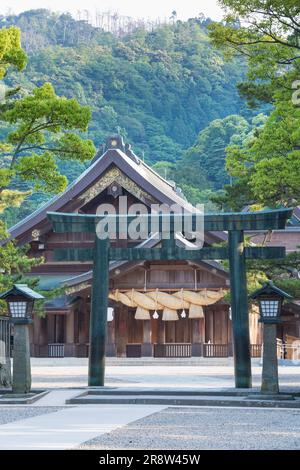 Kupfer-Torii und die Kirche von Izumo Taisha Stockfoto