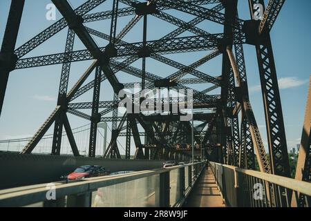 Kragarmbrücke in Quebec - okt. 2022. Hochwertiges Foto Stockfoto