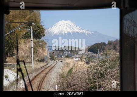 Fuji aus dem Zugfenster Stockfoto