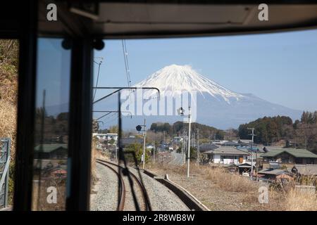 Fuji aus dem Zugfenster Stockfoto