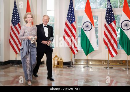Washington, DC, USA, 22. Juni 2023. Bill Nelson, rechts, Administrator der National Aeronautics and Space Administration (NASA), Und Grace Nelson, kommen Sie zu einem Staatsessen zu Ehren des indischen Premierministers Narendra Modi, ausgerichtet von US-Präsident Joe Biden und First Lady Jill Biden, im Weißen Haus in Washington, DC, USA, am Donnerstag, den 22. Juni, 2023. Biden und Modi kündigten heute bei einem Staatsbesuch im Weißen Haus eine Reihe von Verteidigungs- und Handelsabkommen an, die darauf abzielen, die militärischen und wirtschaftlichen Beziehungen zwischen ihren Nationen zu verbessern. Foto: Ting Shen/Pool/ABACAPRESS.COM Stockfoto