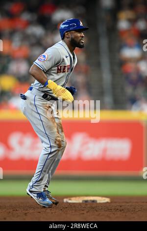 Der New York Mets Center Fielder BANDON NIMMO (9) tritt während des MLB-Spiels zwischen den New Yo an der Spitze des vierten Inning vom zweiten Base an Stockfoto