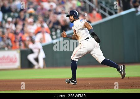 Der New York Mets Center Fielder BANDON NIMMO (9) läuft während des MLB-Spiels zwischen den New York Mets und im siebten Inning zur dritten Base Stockfoto