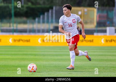 Warschau, Polen. 15. Juni 2023. Kajetan Szmyt aus Polen U21 in Aktion während des Freundschaftsspiels zwischen Polen U21 und Finnland U21 im Polonia-Stadion. (Endstand: Polen U21 1:1 Finnland U21) Guthaben: SOPA Images Limited/Alamy Live News Stockfoto