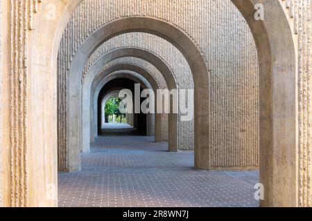 Bogenkloster des Law School Building an der Stanford University Stockfoto