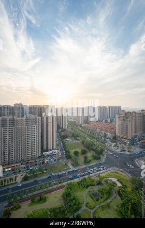 Die Stadt Chengdu in der Dämmerung. Stockfoto