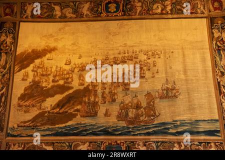 England, London, Greenwich, das Haus der Königin, Wandteppiche, die das Verbrennen des Königlichen James in der Schlacht von Solebay am 28. Mai 1672 während des dritten darstellten Stockfoto
