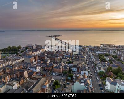 Ryde ist eine englische Küstenstadt und Bürgergemeinde an der Nordostküste der Isle of Wight. Luftaufnahme Stockfoto