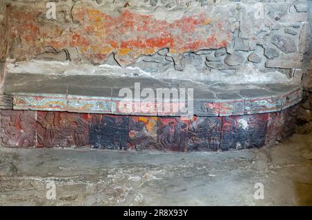 Bas Relief Schnitzereien im House of the Eagle, archäologische Stätte und Museum des Templo Mayor, Mexiko-Stadt, Mexiko Stockfoto