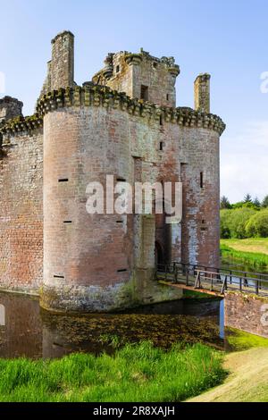 Caerlaverock Castle Scotland eine dreieckige Burg mit einem Burggraben in Dumfries und Galloway Scotland UK GB Europe Stockfoto