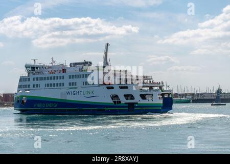 Hybrid Energy Wightlink Auto- und Passagierfähre, Fährverbindung zwischen der Isle of Wight und Portsmouth, Hampshire, England, Großbritannien Stockfoto