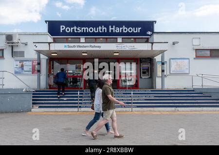 Bahnhof Portsmouth Harbour, Portsmouth, Hampshire, England, Großbritannien Stockfoto