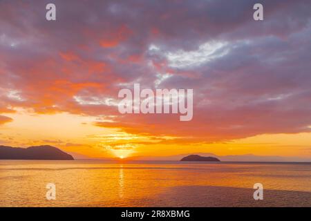 Lake Biwa und Chikubu Island am Morgen Stockfoto