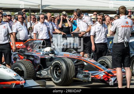 McLaren MP4/23 Formel 1, Grand-Prix-Rennwagen beim Goodwood Festival of Speed 2013. Hamilton's Formel-1-Weltmeisterschaft 2008 siegreiche Auto Stockfoto